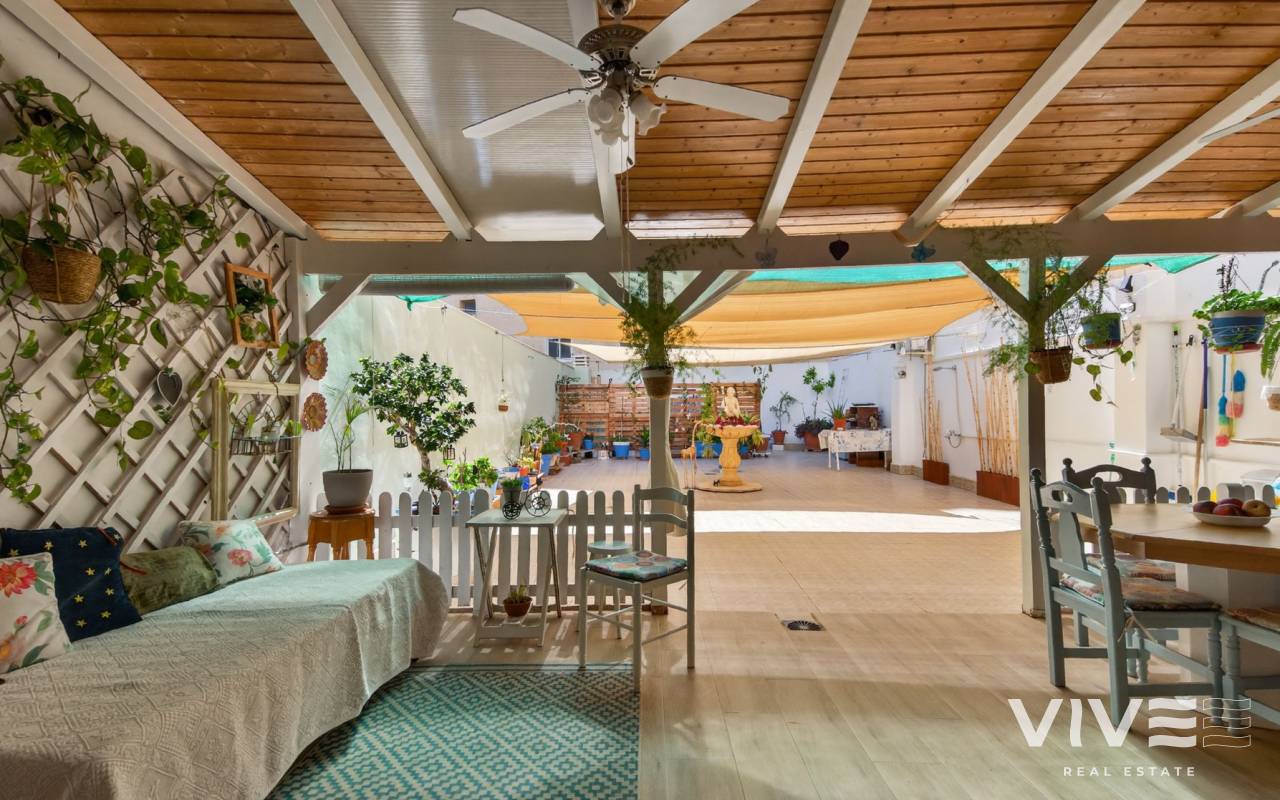 Apartment / Wohnung - Verkauf - Torrevieja - LRE-66730