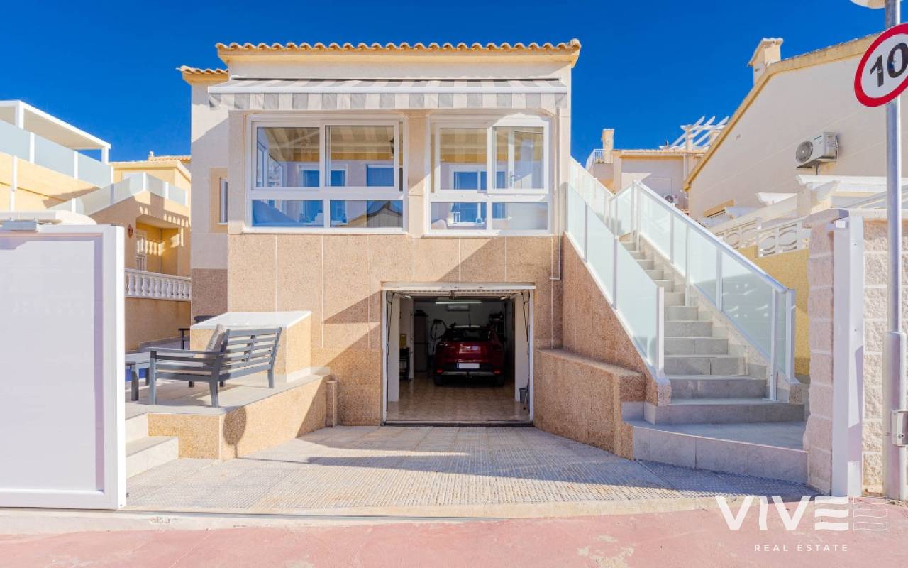Detached Villa - Försäljning  - Orihuela Costa - 15849