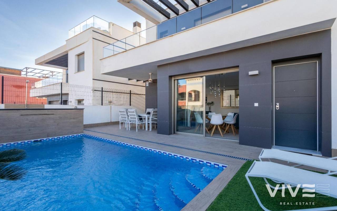 Detached Villa - Försäljning  - Orihuela Costa - 67811