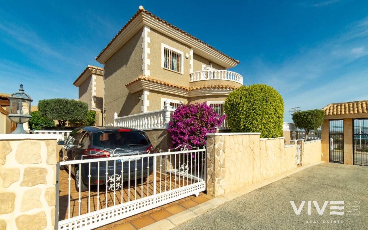 Detached Villa - Försäljning  - Orihuela Costa - 71159