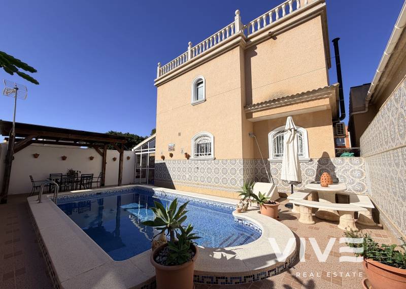 Detached Villa - Försäljning  - Torrevieja - Aguas Nuevas