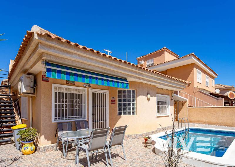 Detached Villa - Försäljning  - Torrevieja - Punta Prima