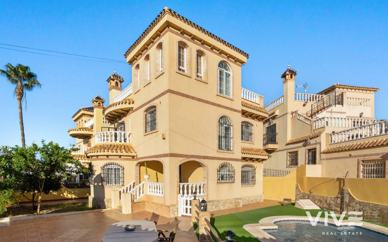 Detached Villa - Resale - Orihuela Costa - PF-50464