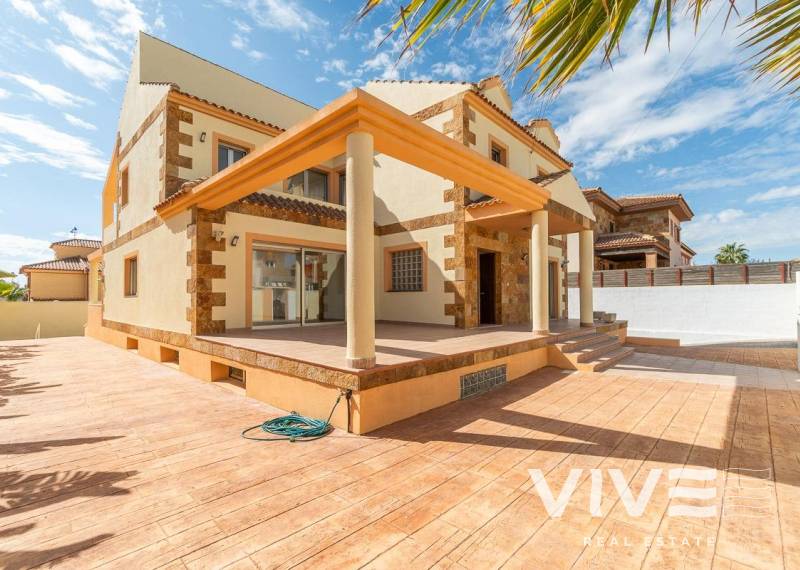 Detached Villa - Resale - Torrevieja - Aguas nuevas 2