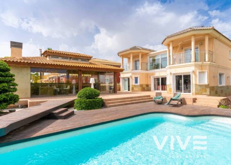 Detached Villa - Resale - Torrevieja - Aguas Nuevas