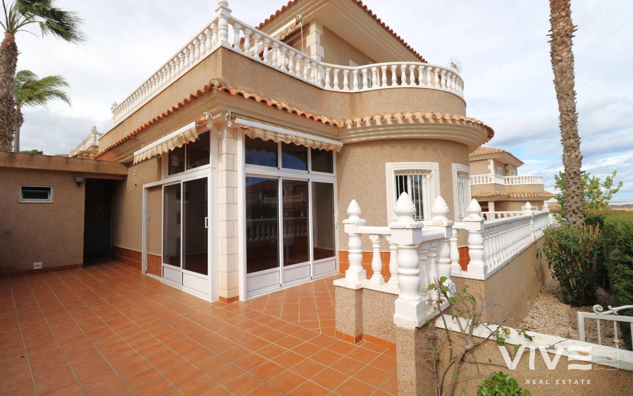 Detached Villa - Resale - Torrevieja - PRI-32204