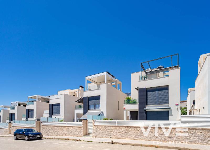 Detached Villa - Resale - Torrevieja - Punta Prima