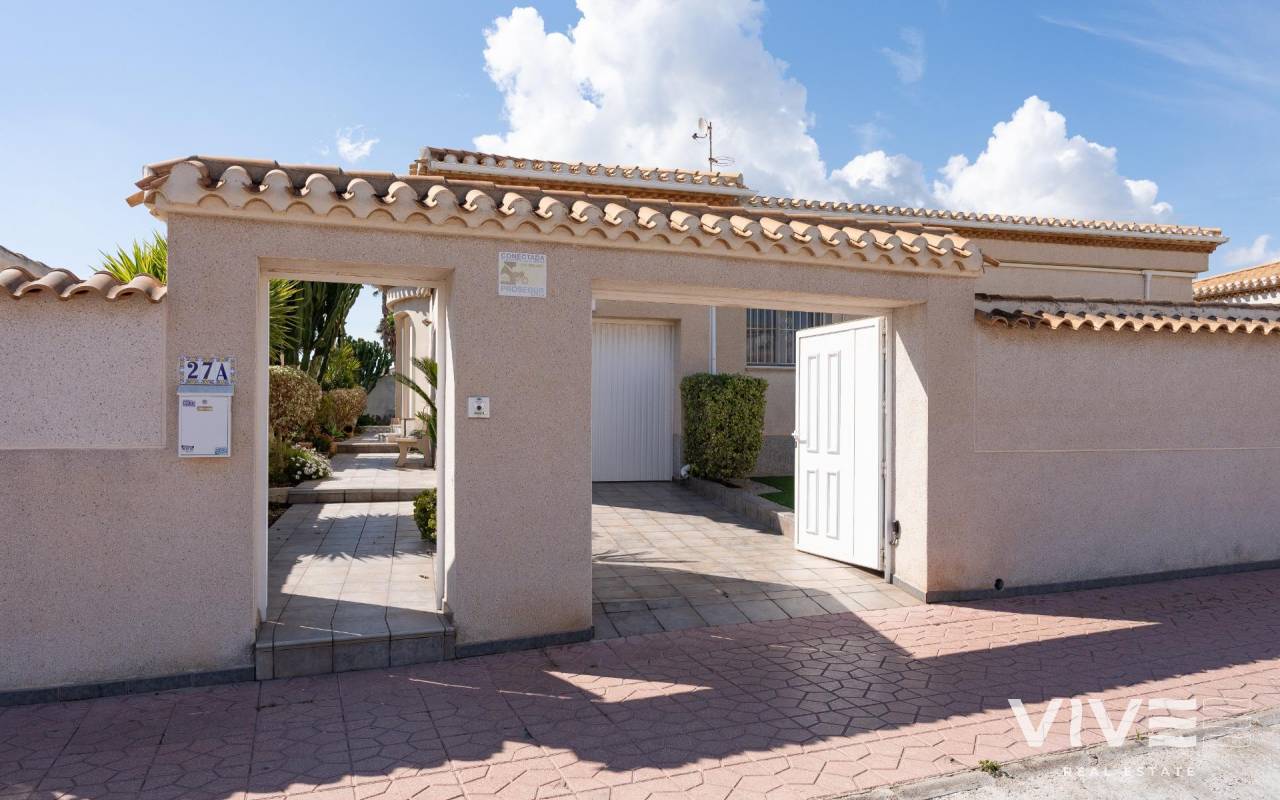 Detached Villa - Segunda mano - Orihuela Costa - PF-77812