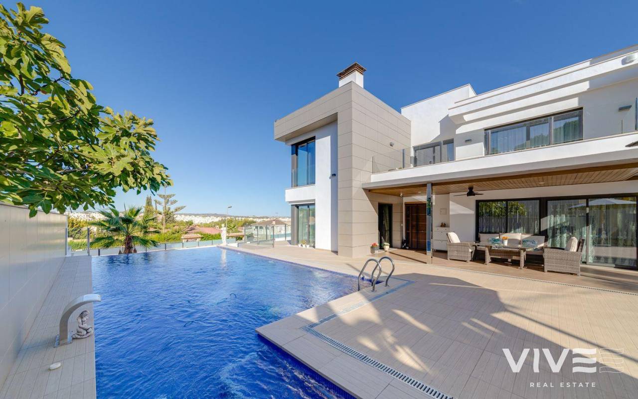 Detached Villa - Segunda mano - Torrevieja - 25918