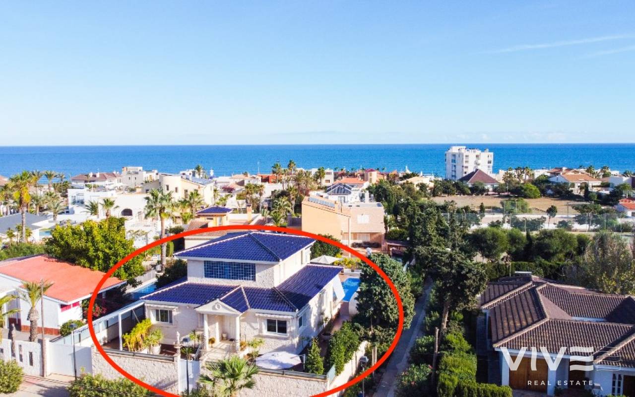 Detached Villa - Segunda mano - Torrevieja - 44924