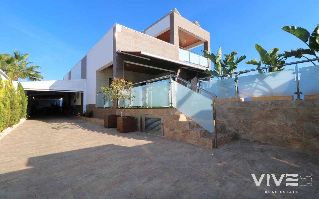 Detached Villa - Segunda mano - Torrevieja - PRI-56650