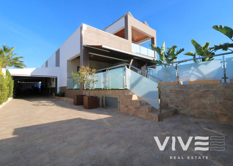 Detached Villa - Segunda mano - Torrevieja - Torreta florida