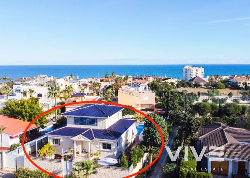 Detached Villa - Verkauf - Torrevieja - La Mata
