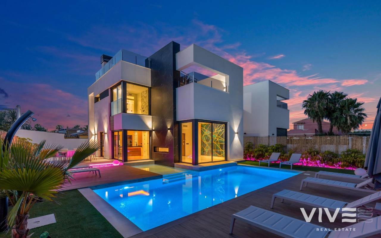 Detached Villa - Verkauf - Torrevieja - PRI-38290