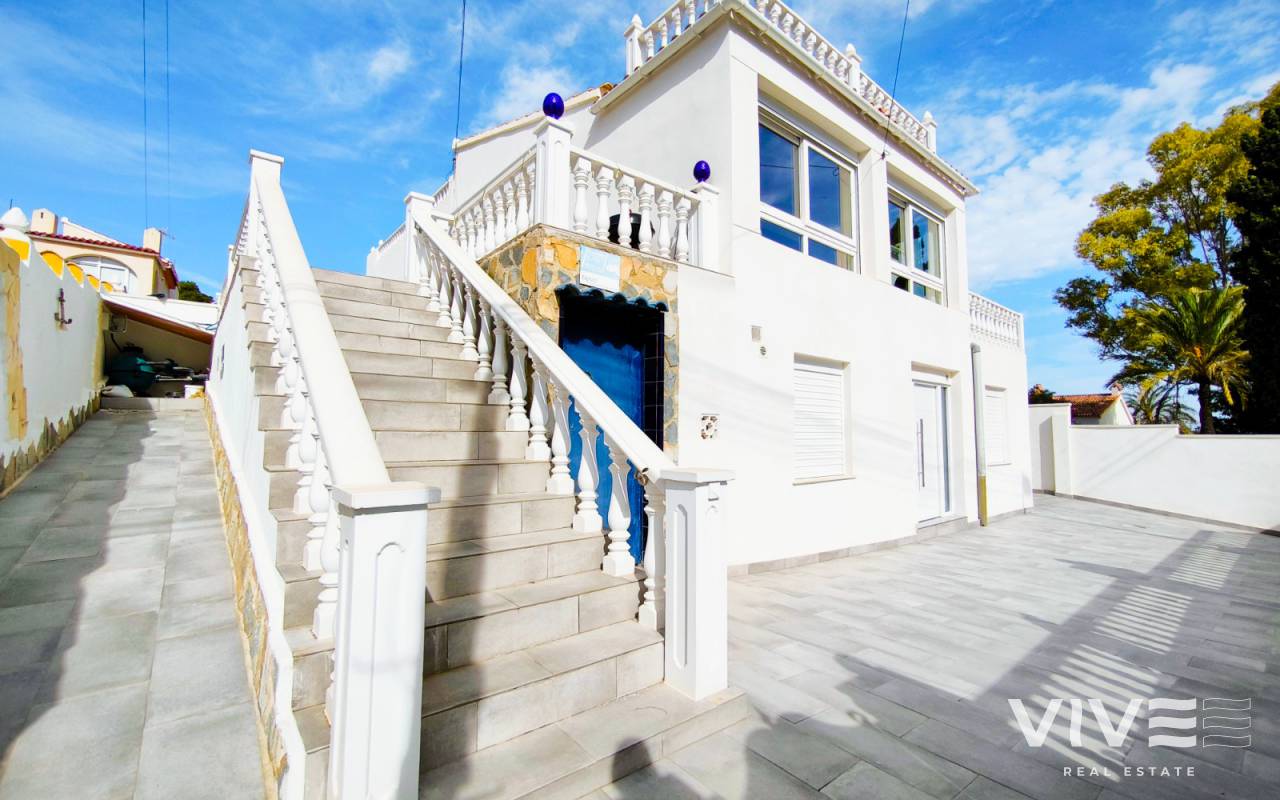 Detached Villa - Verkauf - Torrevieja - RE0249