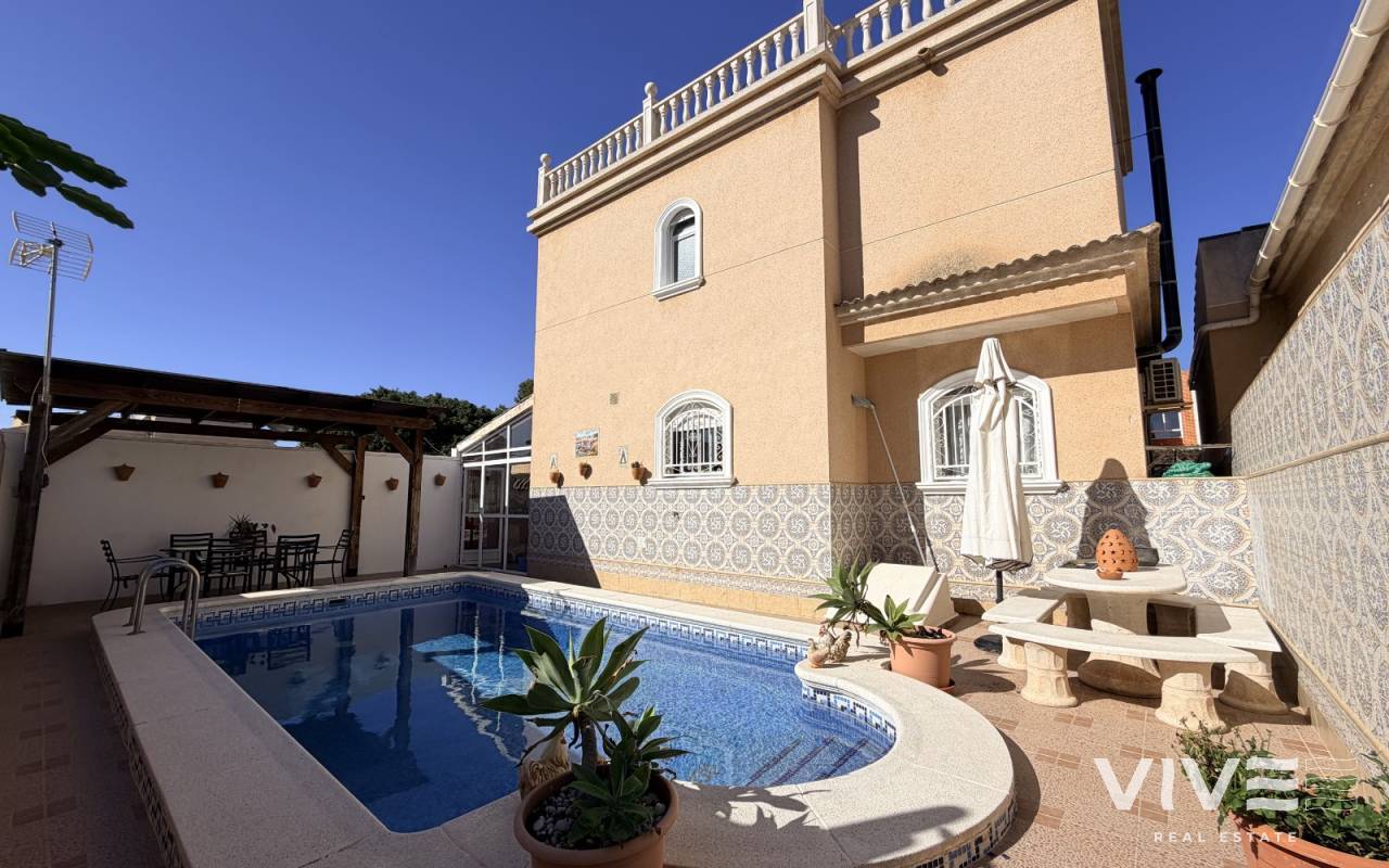 Detached Villa - Verkauf - Torrevieja - RE0326