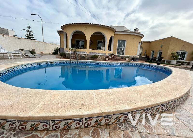 Detached Villa - Verkauf - Torrevieja - San Luis - Chaparal