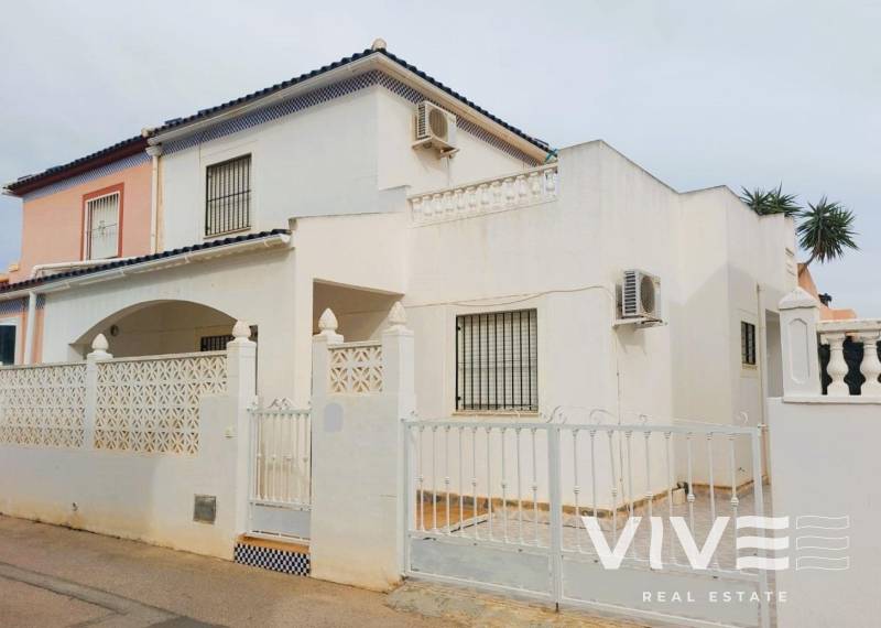 Villa - Försäljning  - Torrevieja - Los altos