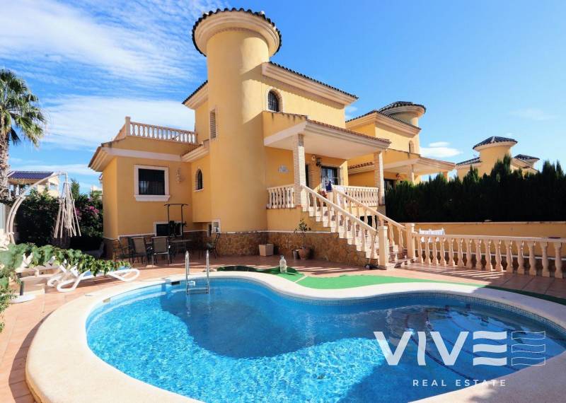 Villa - Verkauf - Orihuela Costa - Villamartin