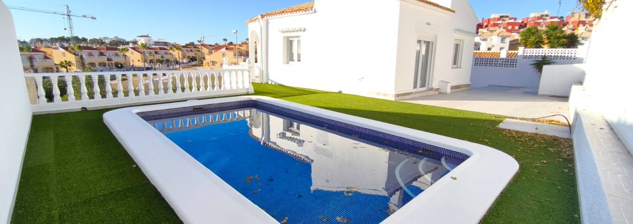 Villa reformada con piscina en Calle El Salvador, Villamartín