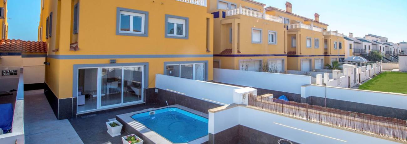 Villa with pool in La Zenia