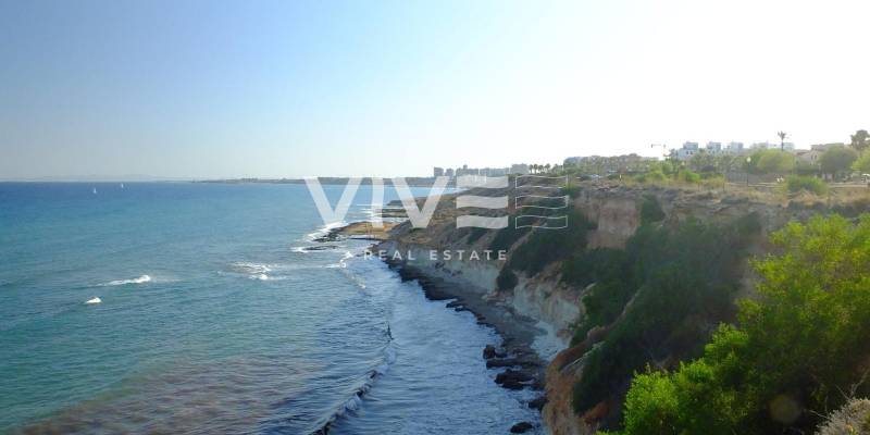 La reapertura del Paseo de Cabo Roig impulsa el atractivo inmobiliario en Orihuela Costa