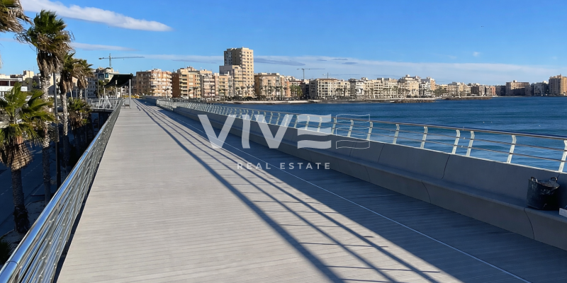 Torrevieja opens the first rehabilitated section of the Levante Breakwater to the public