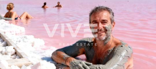 Torrevieja’s Pink Lake ( Laguna Rosa) could become an official bathing area: impact on tourism and housing