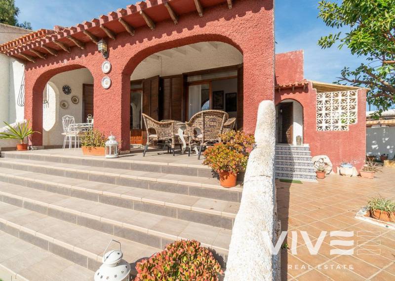 Villa - Försäljning  - Orihuela Costa - Punta Prima