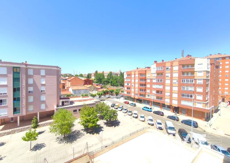 Apartamento - Alquiler a largo plazo - Leon - Universidad